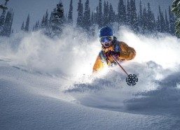 华体会官网|水幕笼罩绿茵场，苏格兰足球联赛转播画面被雨水吞噬，球迷陷入视觉迷途