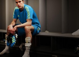 【华体会体育】谢尔基光芒掩盖巨星沉寂 曼城逆境突围演绎胜利新解法