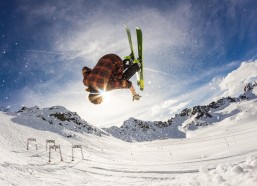 华体会体育|曼联选帅新目标，纳格尔斯曼示好，合同难题待解