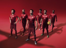 华体会官方：老骥伏枥！季前赛状态回勇，35岁冠军中卫埃文斯获曼联一年续约，成更衣室唯一英超夺冠瑰宝