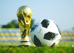 【华体会网站】埃奇库姆半场攻防全能秀，高效数据助球队奠定胜局