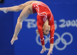 华体会官方：高洪波再度执掌教鞭！官宣出任苏州东吴新帅，争冠野心引爆足坛，鲁能球迷齐声点赞