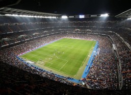 华体会官方-西甲保级生死战，塞维利亚主场迎战奥维耶多，残阵德比演绎激情剧本