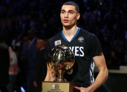 【华体会体育】仰卧起坐真的是练腹肌神技吗？局限与风险不容忽视—体育新闻深度报道