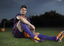 华体会官方_三十三载工体绿茵情，北京国安庆典海报展球迷山河，共赴未来征途