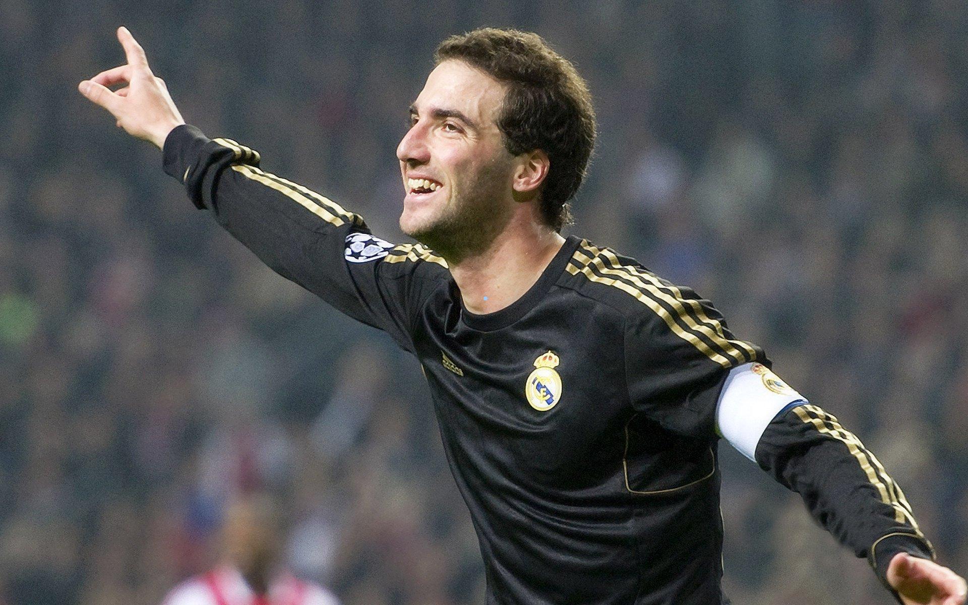 风暴眼，伯纳乌的新主帅猜想，克洛普与马雷斯卡进入皇马视野